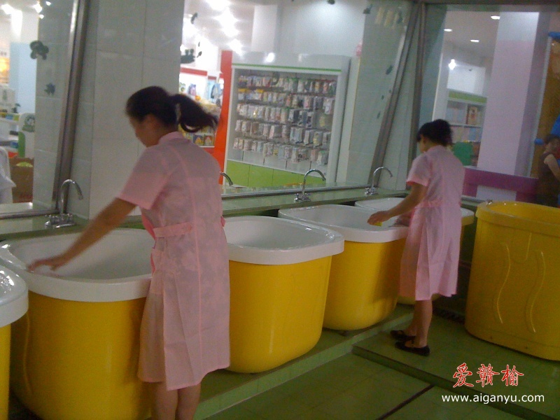 婴幼儿游泳中心