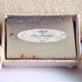 马油保湿洁面皂