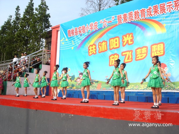 歌表演《春晓》