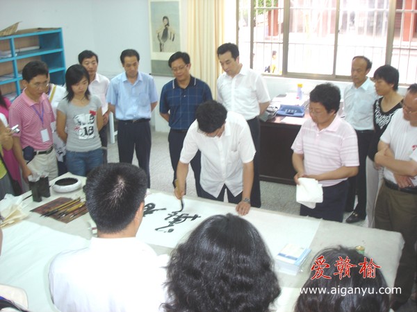 书法家们为活动即兴挥毫