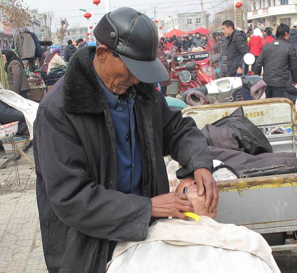 难得见到的“剃头挑子”