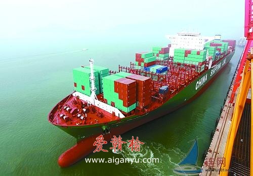 全球最大集装箱船成功靠泊连云港港口