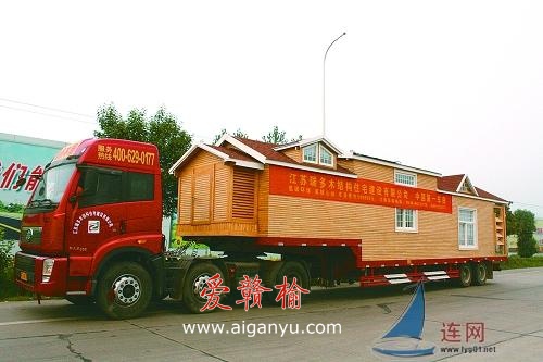 连云港街头惊现移动别墅