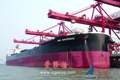 连云港港首次靠泊30万吨级巨轮