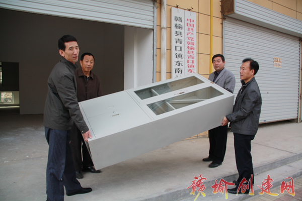 【图】县交通局送电脑到联创共建社区