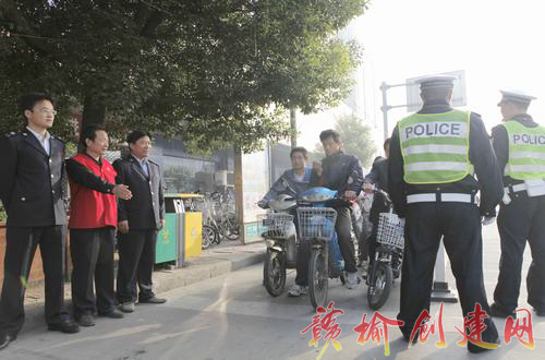 【图】赣榆国税局积极参与文明交通志愿执勤活动