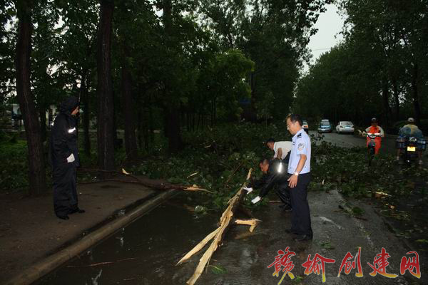 【图】县公安局全警动员切实做好强降雨期间交通安全工作
