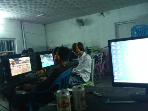 东方市大田镇大田工商所长包庇纵容业主开黑网吧