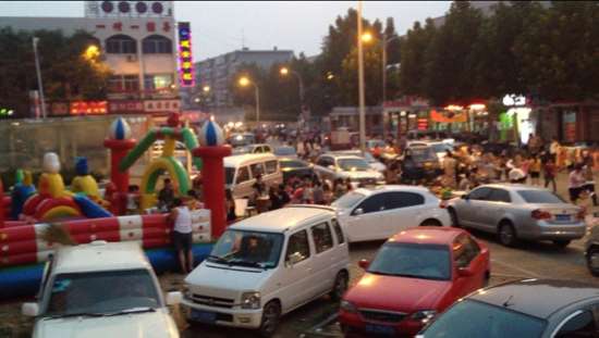 历城区花洪路的占道经营谁来管？