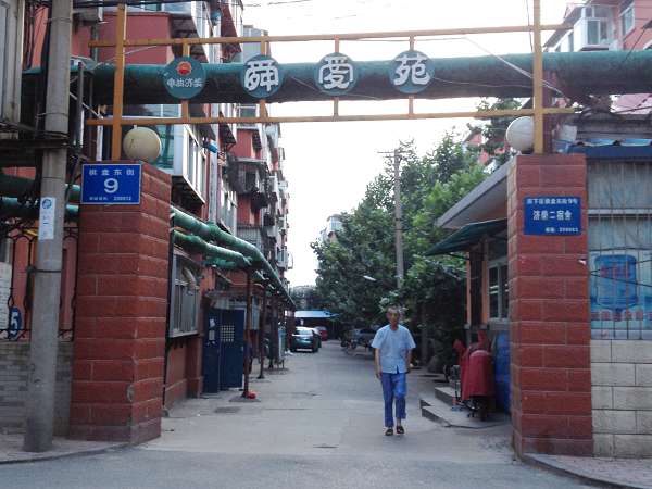 史上最牛小区现济南 一大门两侧俩邮政编码