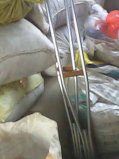 父亲翻车砸伤腿 无钱治疗谁来救我们?