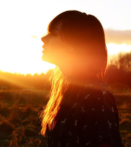 姑娘你说，他凭什么爱你？