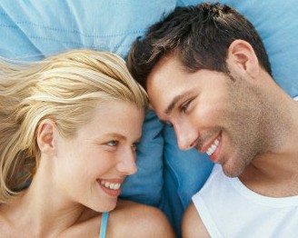 健康警惕：夫妻间千万不要这样睡！这10个睡姿很伤身！