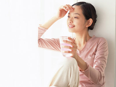 大口喝水等于没喝？教你健康养生8个喝水法！
