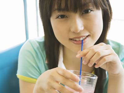 巧喝酸奶小密招减肥又丰胸