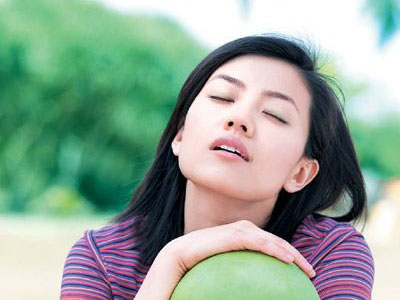 当心!吃避孕药易被晒伤