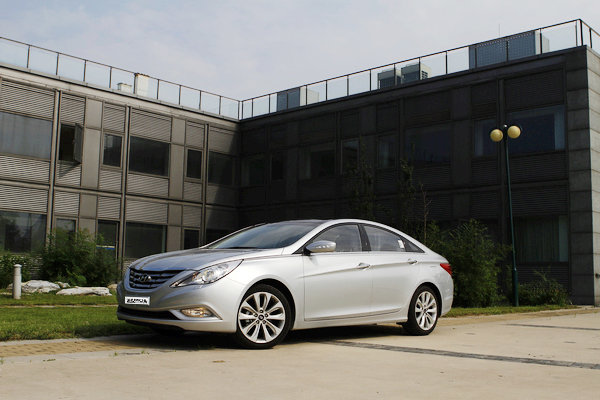 颠覆以往形象 秀车网测试北京现代第八代索纳塔