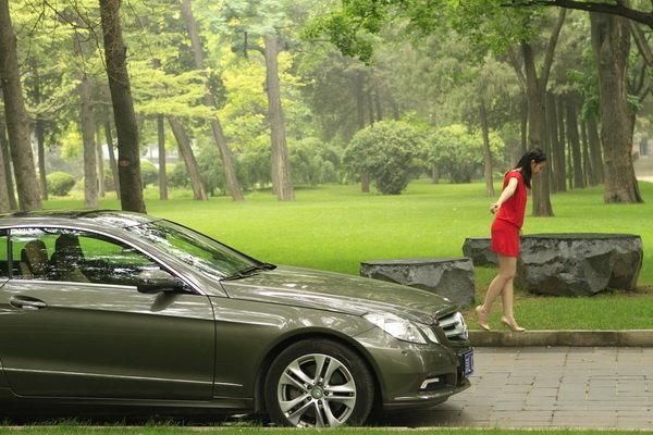 Olivia与奔驰E350 Coupe的夏日邂逅