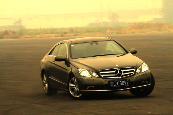 盛装舞会中的骑士精神 奔驰E350 Coupe