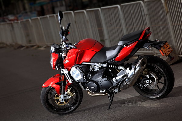 纯正意大利风格 Aprilia Mana 850