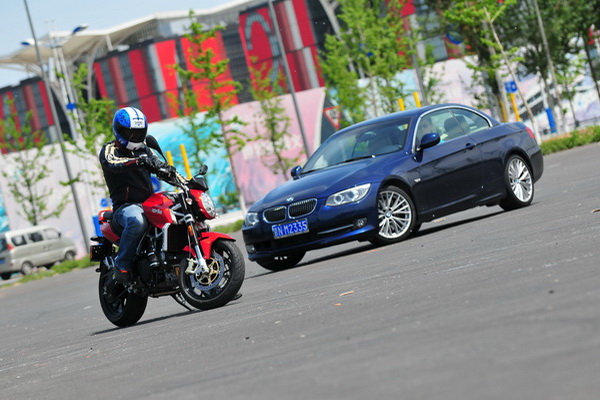 手排教义派不要看 Aprilia Mana v.s BMW 335i