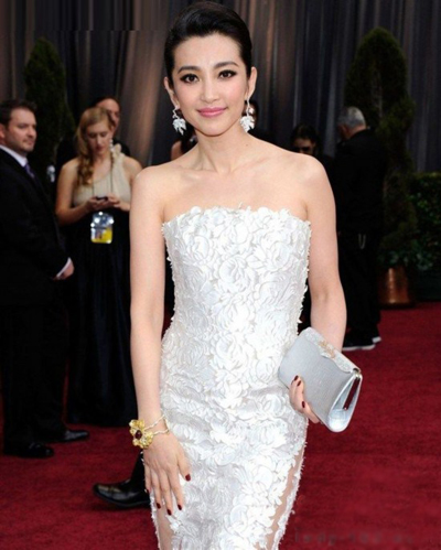 胸前坦荡荡但美的神级一般的十大女星(多图)