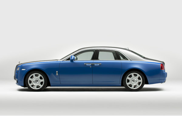 劳斯莱斯携“装饰派艺术典藏版”车型亮相巴黎