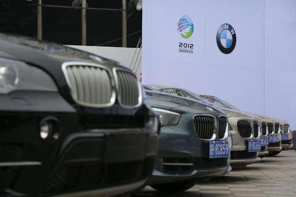 宝马为论坛盛会提供贵宾车队