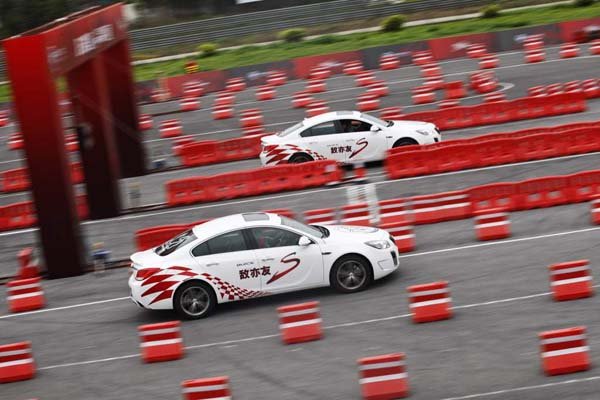 别克S弯战车英朗XT演绎钢炮精神