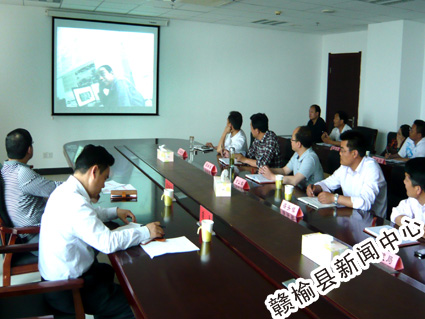 县纪委召开通报会