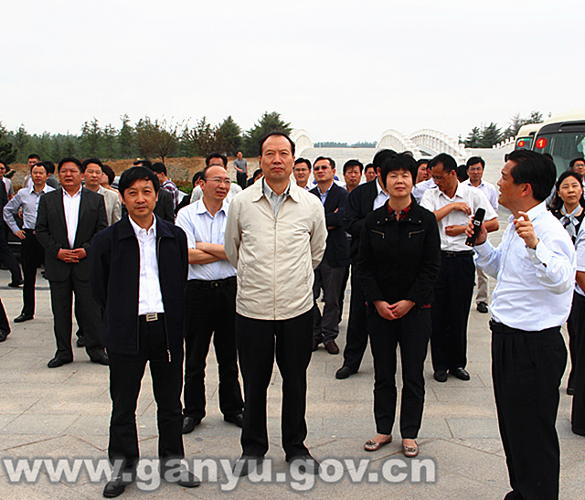 快建现代农业　推进城乡统筹