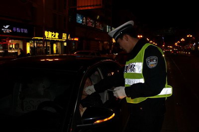 赣榆警方开展查禁酒后驾驶统一行动