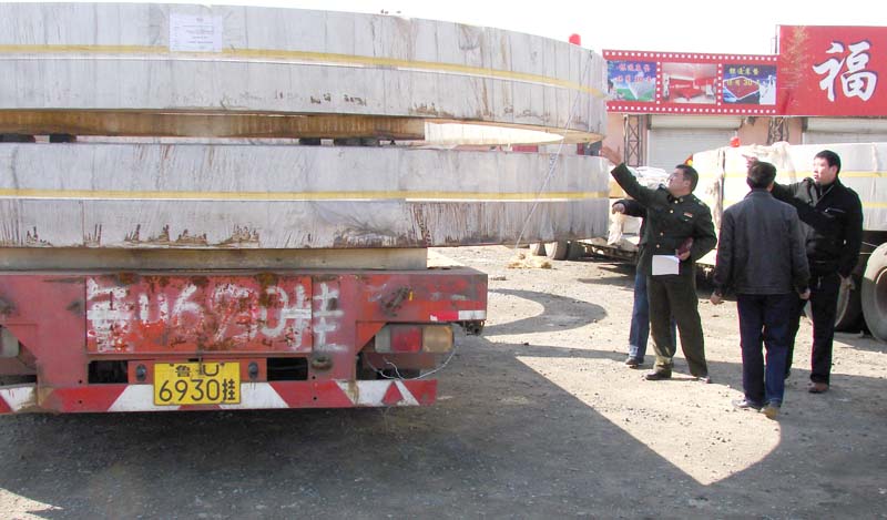 赣榆路政强化外廓尺寸超限车辆过境管理