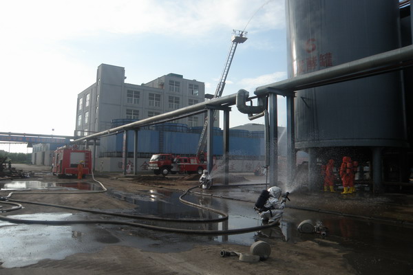 消防部门开展火灾扑救实战演练