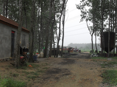 县公安局在“打四黑除四害”专项行动中捣毁一私制柴油“黑工厂”