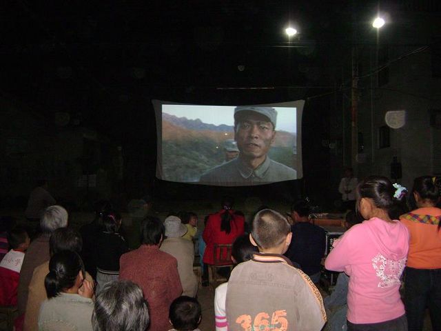 赣榆县电影公司推出“广场电影大家乐”现场选择放映活动