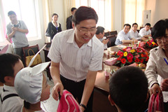 县红十字会博爱助残到学校