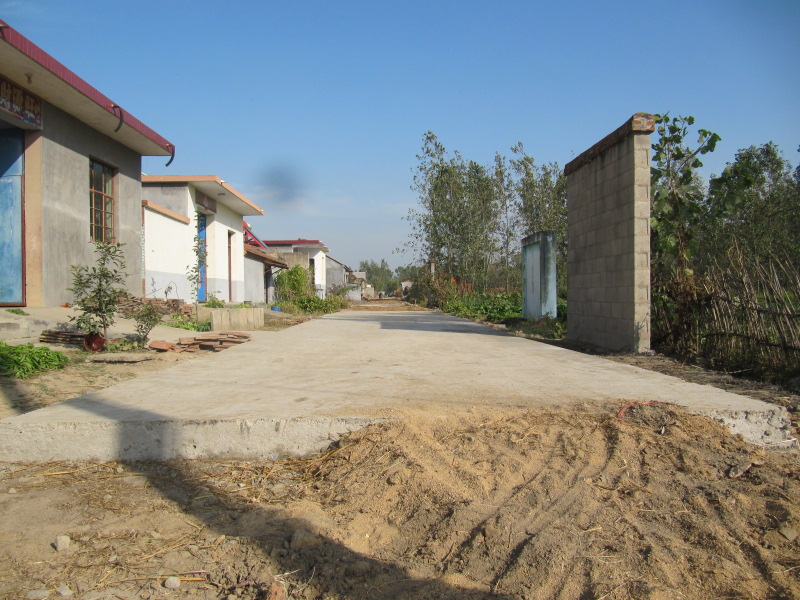 赣榆县环保局为帮扶村修建“连心路”