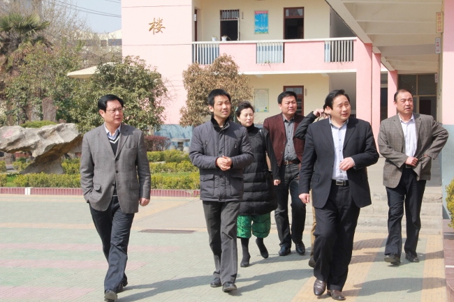 市教育局副局长徐向阳视察实验小学省艺术教育特色学校创建工作