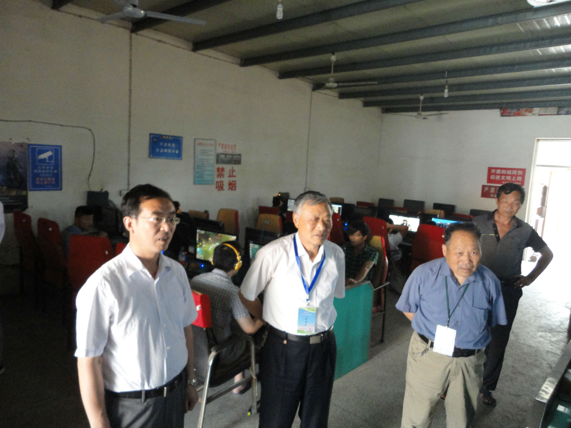 文广体局：开展“五老”义务监督员工作