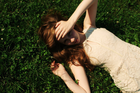 不要去爱一个小人