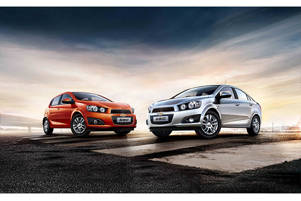 爱唯欧启动‘年轻让爱有声有色’情侣波普合影征募