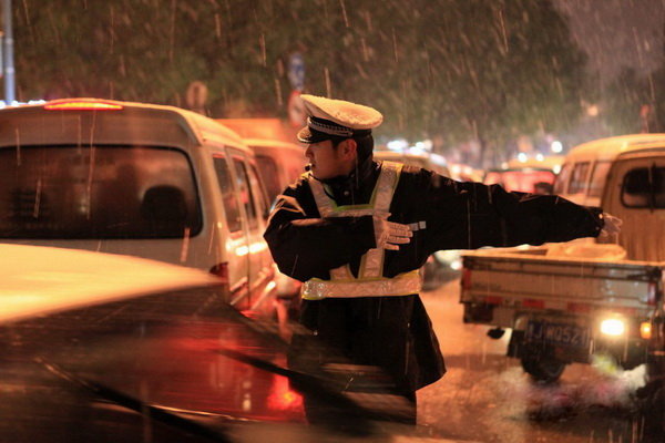 停车歪招  真的能成功逃脱罚单吗